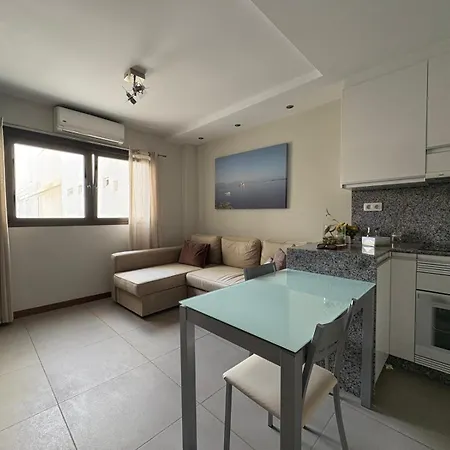 Beachfront Sagasta66 Διαμέρισμα *